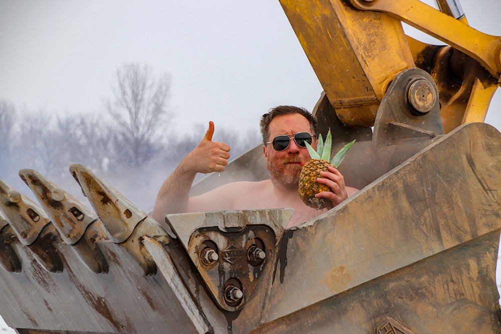 ExtremeSandbox's tweet photo. ◾ He makes you laugh.
◾ He creates awesome TikTok videos (https://t.co/bEEazz2mmn and https://t.co/kD7eAnW3eV)
◾ He's been instrumental in helping Extreme Sandbox become the successful company it is today.
Happy Birthday to our very own Adam Johnson! 🎈🎉 https://t.co/lCCBkryUGx