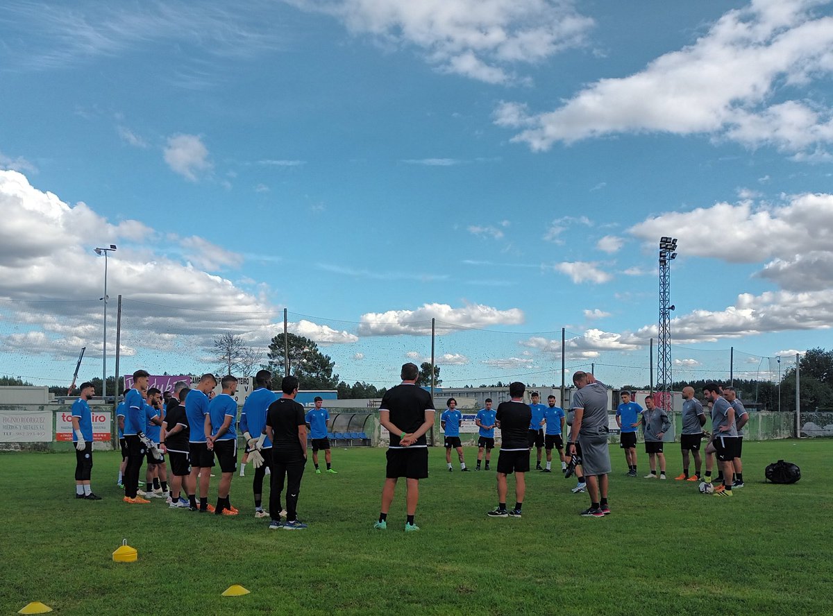 Muchas gracias, <a href="/SDOuteiroDeRei/">SD Outeiro de Rei</a>, por facilitarnos vuestras instalaciones para completar la última sesión previa al #LugoAlavés de mañana 🤝

También al <a href="/CDeportivoLugo/">Club Deportivo Lugo 🪓</a> por tendernos la mano en vísperas del partido 😉

#AltaLaFrente 🔵⚪