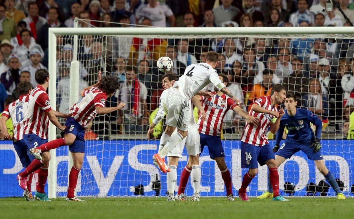 Mario___RM's tweet photo. Últimos minutos el Real Madrid gana un córner el cual es lanzado por Luka Modric, en el minuto 92:48, sucedió el milagro.

Sergio Ramos con un cabezazo histórico empataba el encuentro y llenaba de euforia a un Real Madrid que estaba a punto de perder. https://t.co/kjBXKOK4my