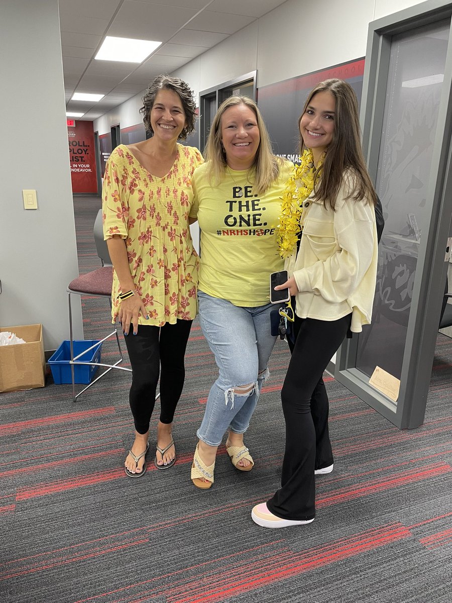 NRHSHOPE's tweet photo. @NRHSHOPE @NREVSD @NewRichmondHS Way to wear yellow and “Be The One” New Richmond High School!  Thank you for an amazing Hope Week. https://t.co/3DN6tDRkoP