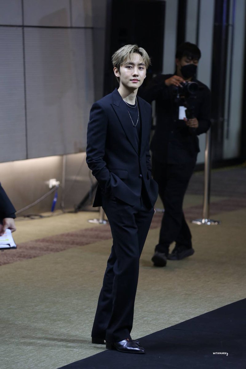 WITHMARKz's tweet image. 220909 | หล่อมาก ไม่รู้ๆๆๆๆ🖤

#MSIWAT 
#Mchoice2022