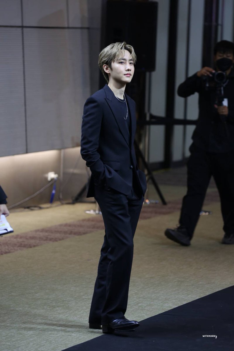 WITHMARKz's tweet image. 220909 | หล่อมาก ไม่รู้ๆๆๆๆ🖤

#MSIWAT 
#Mchoice2022