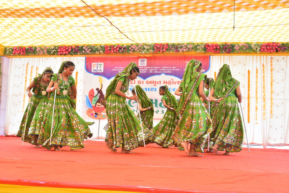 આજ રોજ આઝાદી કા અમૃત મહોત્સવ અંતર્ગત જિલ્લામાં કલા મહાકુંભ ઉજવાયો. પરંરાગત પહેરવેશ અને સંકૃતીની જાંખી કરાવતા નૃત્ય અને કૃતિઓ નાના બાળકો દ્વારા નાની વયે ખુબ સરસ રીતે રજૂ કરવામાં આવી હતી.
<a href="/PMOIndia/">PMO India</a>  <a href="/CMOGuj/">CMO Gujarat</a> <a href="/sanghaviharsh/">Harsh Sanghavi</a> <a href="/pkumarias/">Pankaj Kumar</a> <a href="/vmittra/">VIPUL MITTRA</a>