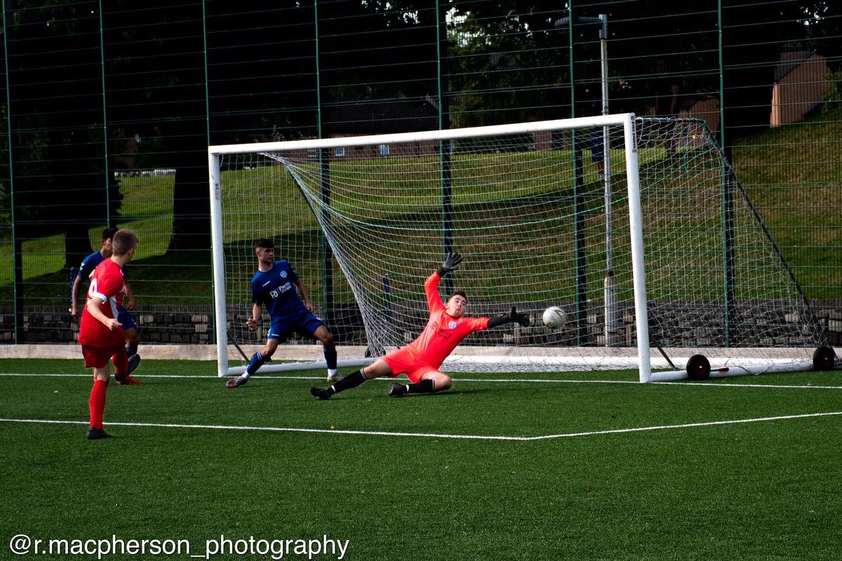 photo_macph's tweet photo. A few weeks ago I had the opportunity photograph a football game for @glsgoathletic06 ! This was my first opportunity to try sports photography and I look forward to doing more of it in the future! 

#photography #art #sport #sports #football #sportsphotography #photographer https://t.co/R24XI8orA8