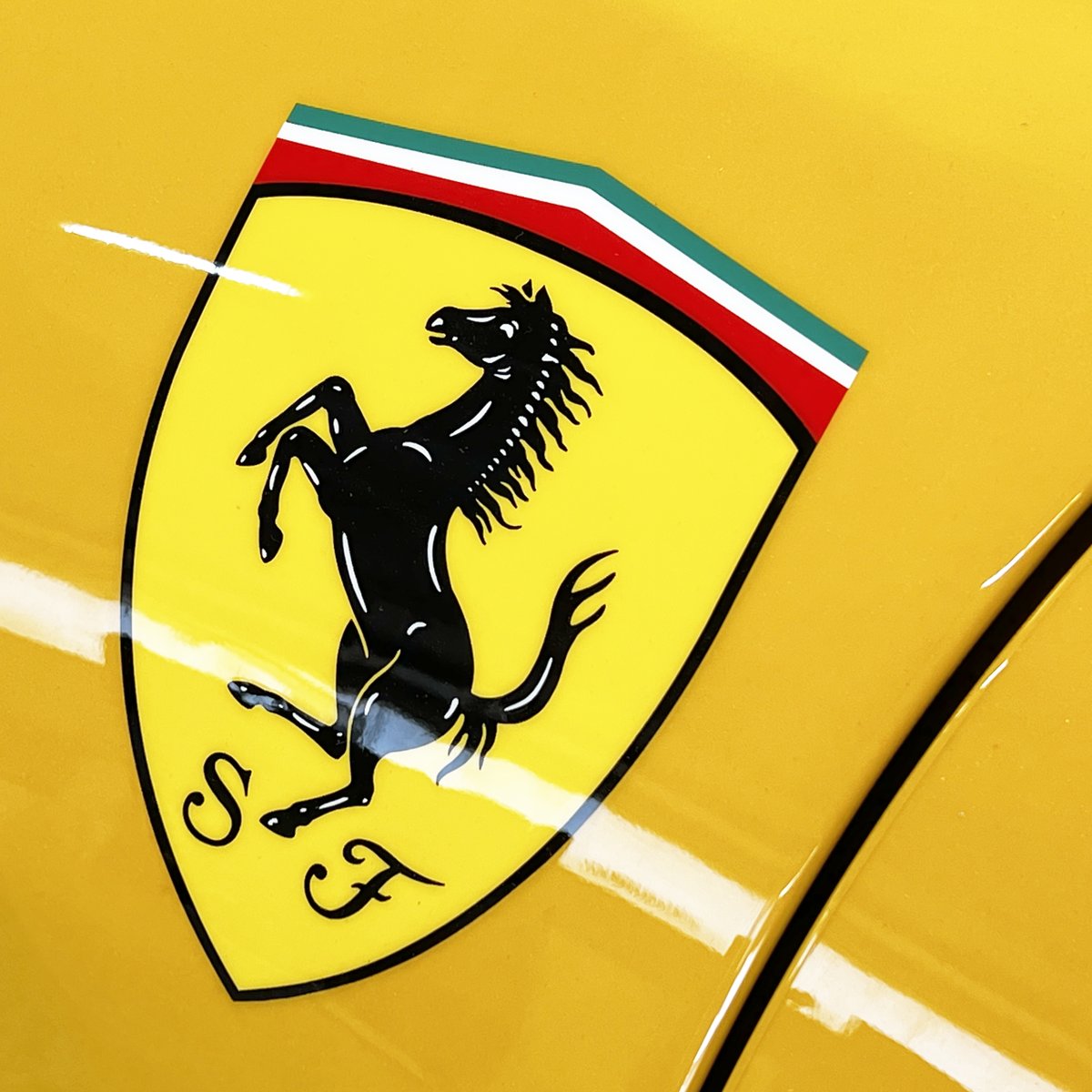 Lecoq1963's tweet photo. 💛🇮🇹 Pour les 75 ans de @Ferrari, @ScuderiaFerrari se pare de jaune ce week-end de Grand Prix à Monza !🏎️

Cette couleur a été choisie par Enzo Ferrari pour rendre hommage à Modène, la ville qui l’a vu naître.

@LecoqParis souhaite un bon anniversaire à cette marque si mythique🟡 https://t.co/V9fuHl60oV