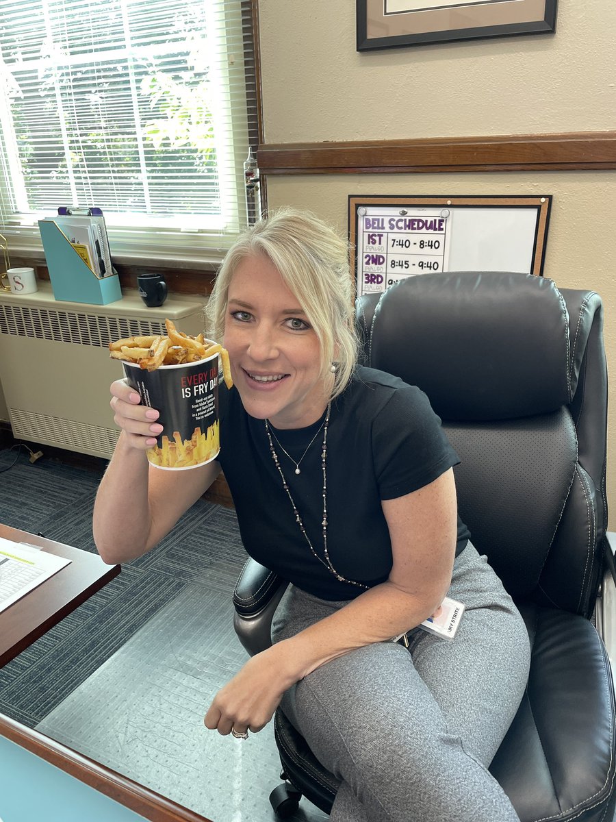 Amanda McFadden (@amandam09376357) on Twitter photo When the boss says she just wants a few fries, you get the boss some fries! 😁 #happyfriyay #thehill <a href="/barretjcps/">Barret TMS</a> <a href="/AmyStrite/">Amy Strite</a> When the boss says she just wants a few fries, you get the boss some fries! 😁 #happyfriyay #thehill <a href="/barretjcps/">Barret TMS</a> <a href="/AmyStrite/">Amy Strite</a>