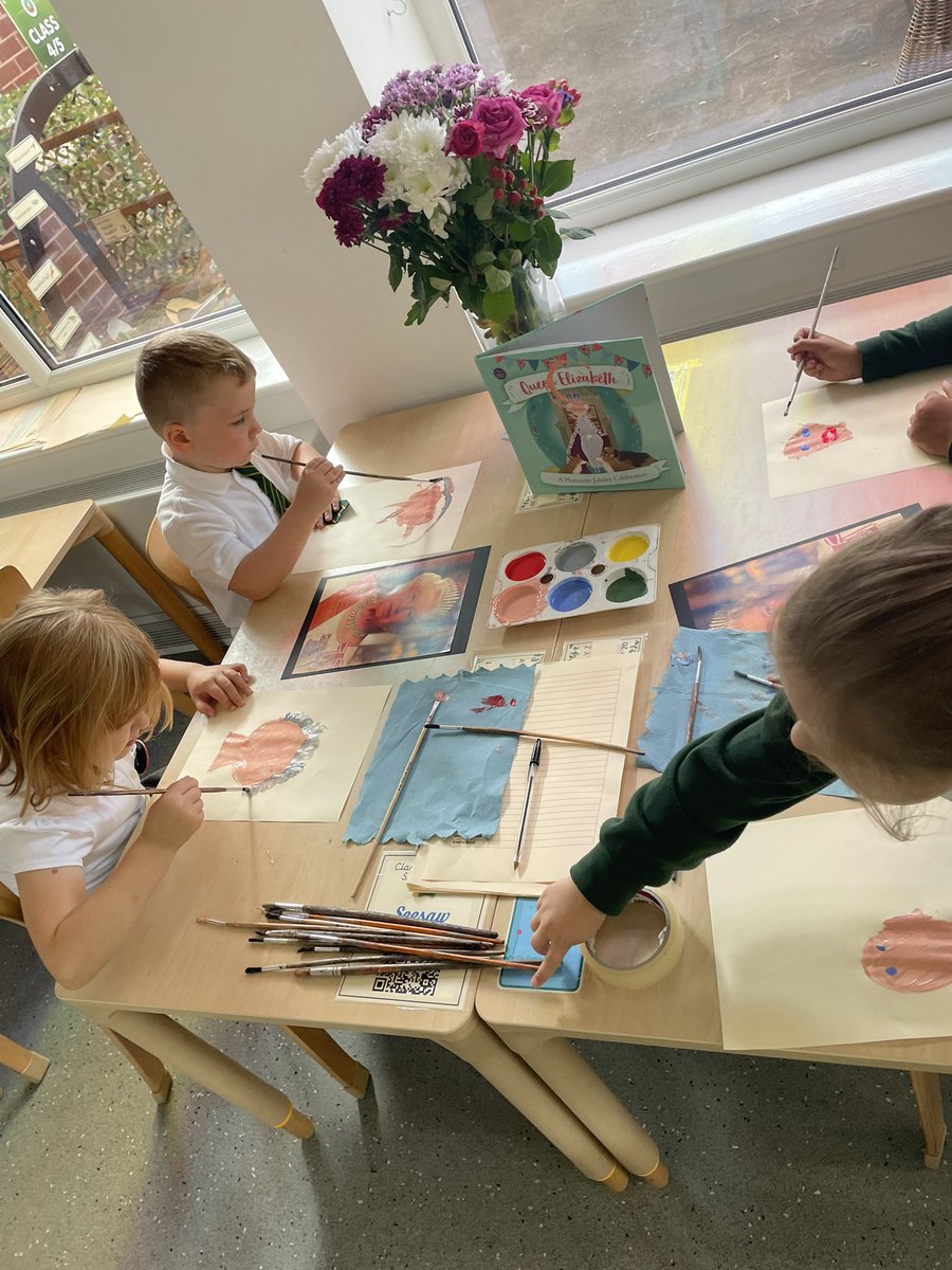 Mrsaspinall1's tweet photo. The children spoke beautifully about the Queen this morning, said prayers and painted portraits. Goodnight, God bless Maβam. Thank you for your service π¬π§ #sjsbSMSC #sjsbClass3 https://t.co/3y8OulDeyC
