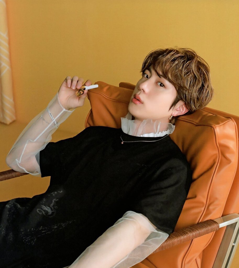 toloseyourpath's tweet photo. a thread of jin’s best hair colors https://t.co/rcKUvSn6B9