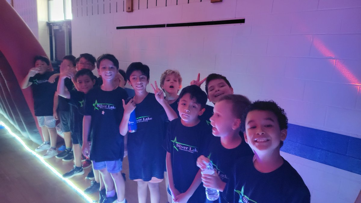MrsCSalgado's tweet photo. Glow run day! We ran, we danced, we cheered and we had FUN! #experinceSLE https://t.co/vAyyxzz8jy