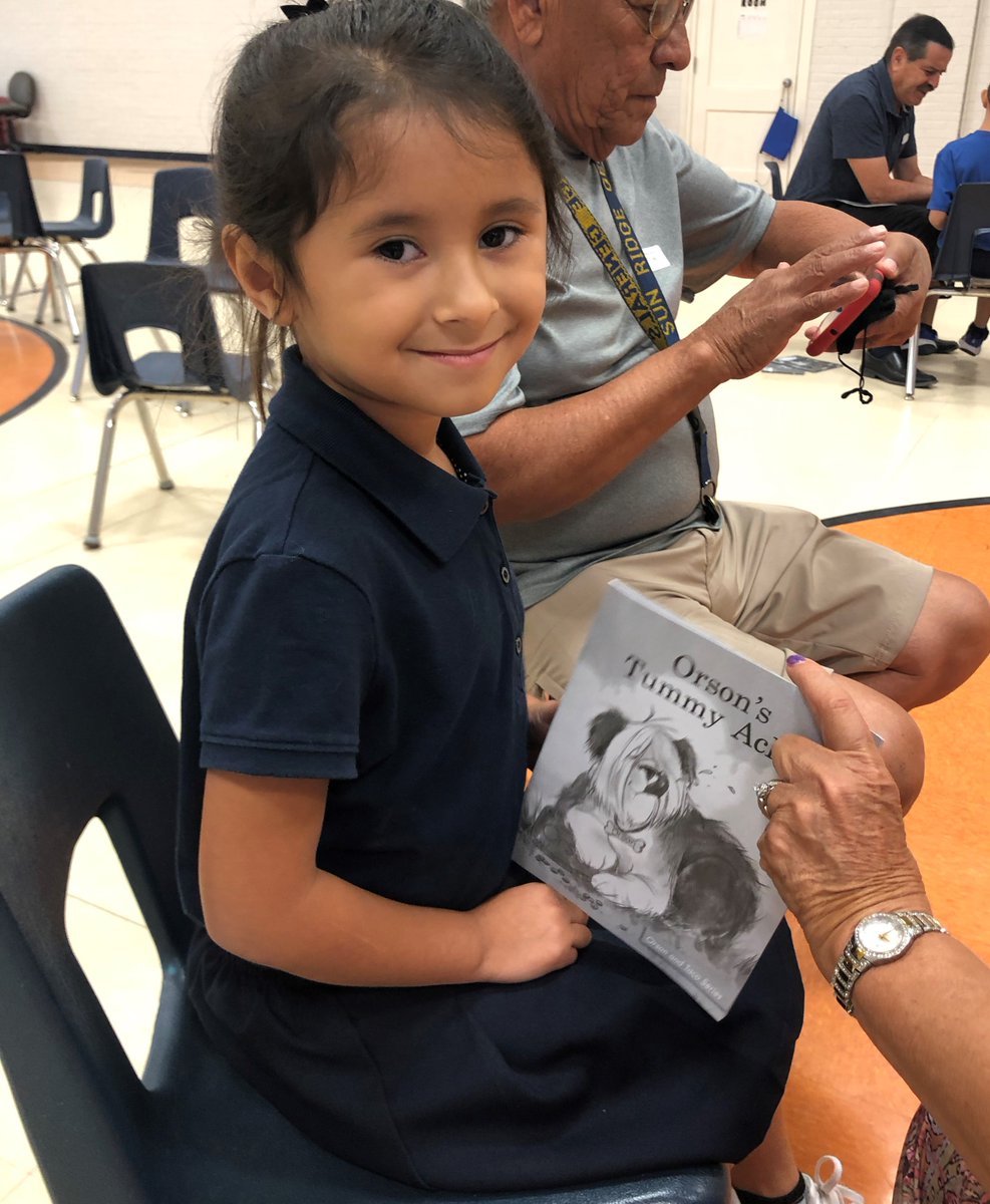 MMarquez_EES's tweet photo. Grandparents Day Celebration! @Escontrias_ES #TEAMSISD #STEAM #FullSteamAhead 🐾 https://t.co/t0WyvzUsLK
