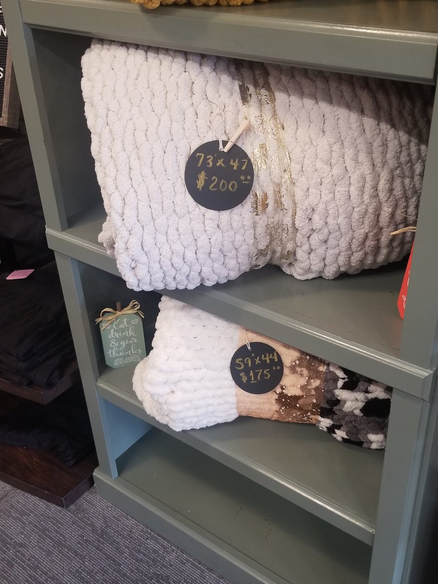 aka_SmoothRedd's tweet photo. Hey my wife Tammy just placed her quilt creations inside Handmade Heaven located in Bel Air Plaza on 120th West Center Rd. Special Quilt orders welcomed . #TammysCreations #HandmadeHeaven Gifts and Decor. https://t.co/8rpW5YveSO