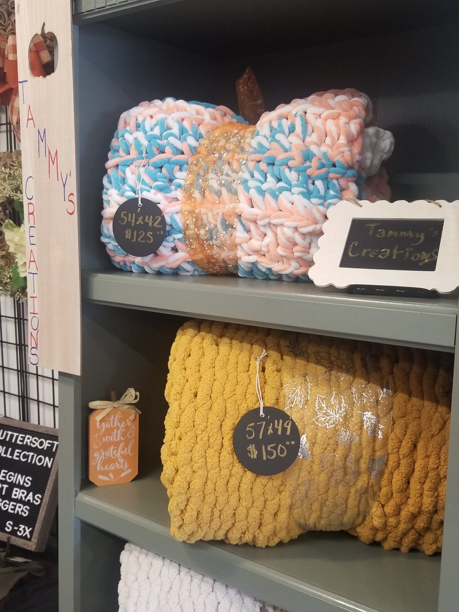 aka_SmoothRedd's tweet photo. Hey my wife Tammy just placed her quilt creations inside Handmade Heaven located in Bel Air Plaza on 120th West Center Rd. Special Quilt orders welcomed . #TammysCreations #HandmadeHeaven Gifts and Decor. https://t.co/8rpW5YveSO