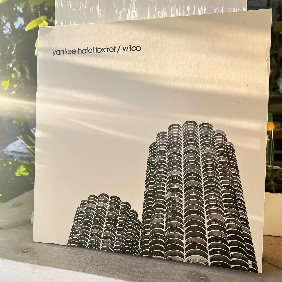 The newest STRONG SONG is… “Jesus, Etc.” by Wilco. Layered strings! Layers of meaning! Jeff Tweedy! Apple: itunes.apple.com/us/podcast/id1… Spotify: open.spotify.com/show/5umVTiMQI… Patreon: patreon.com/strongsongs Listen: strongsongspodcast.com/episode/jesus-… 🎶😭🍯🌠🌅🎶