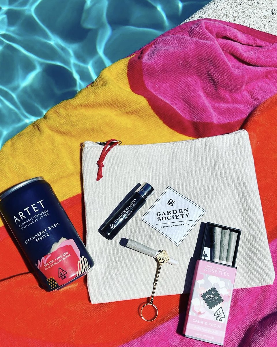What's your favorite way to beat this end of summer heat? @canndiego has the right idea with some poolside 🔥