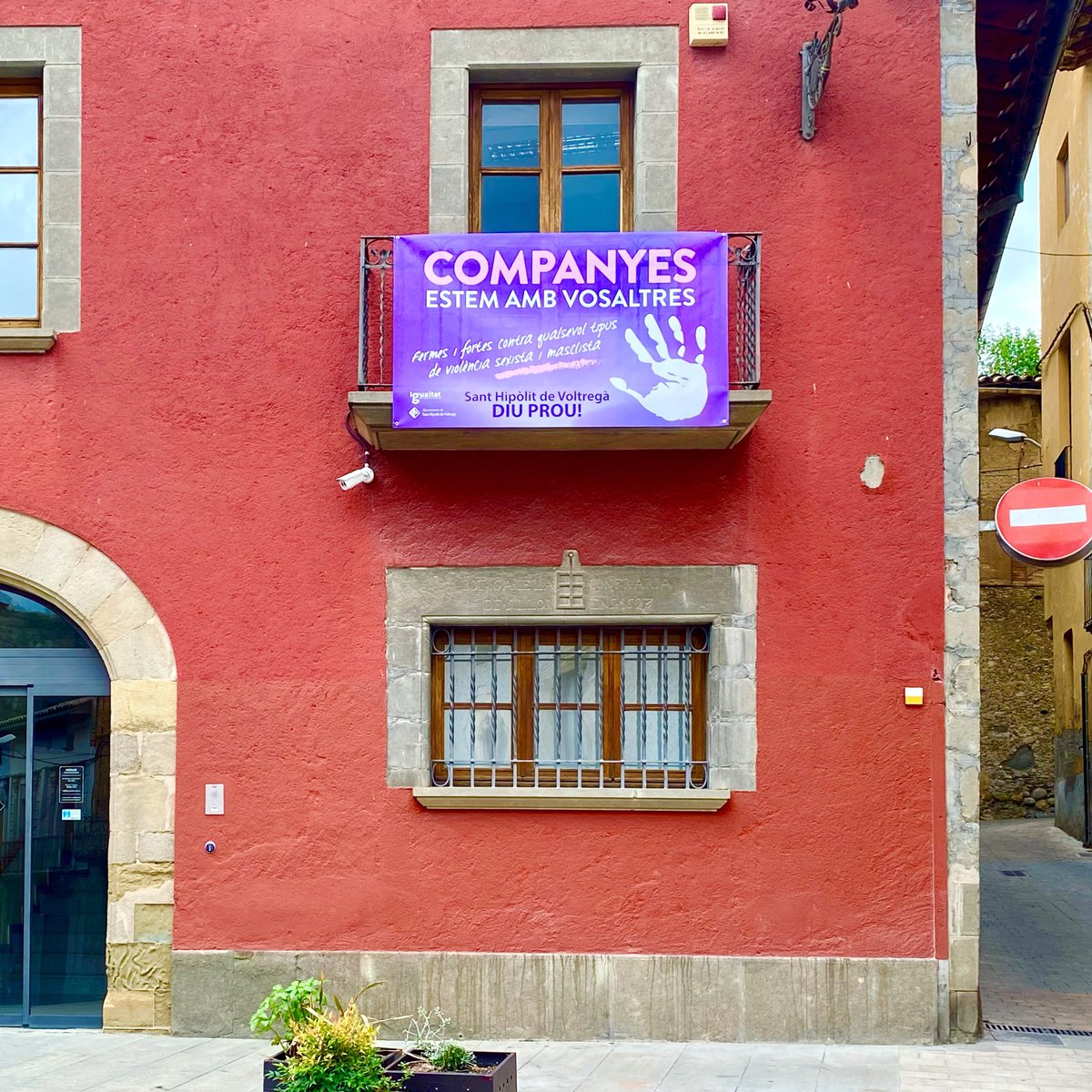 💜COMPANYES estem amb vosaltres‼️

Fermes i fortes contra qualsevol tipus de #violència #sexisita i #masclista 

#SantHipòlitdeVoltregà diu prou! 

#igualtatshv #prouviolència #prouviolènciamasclista #voltreganès #shv #sanhi #santhipòlitdevoltregà 💙