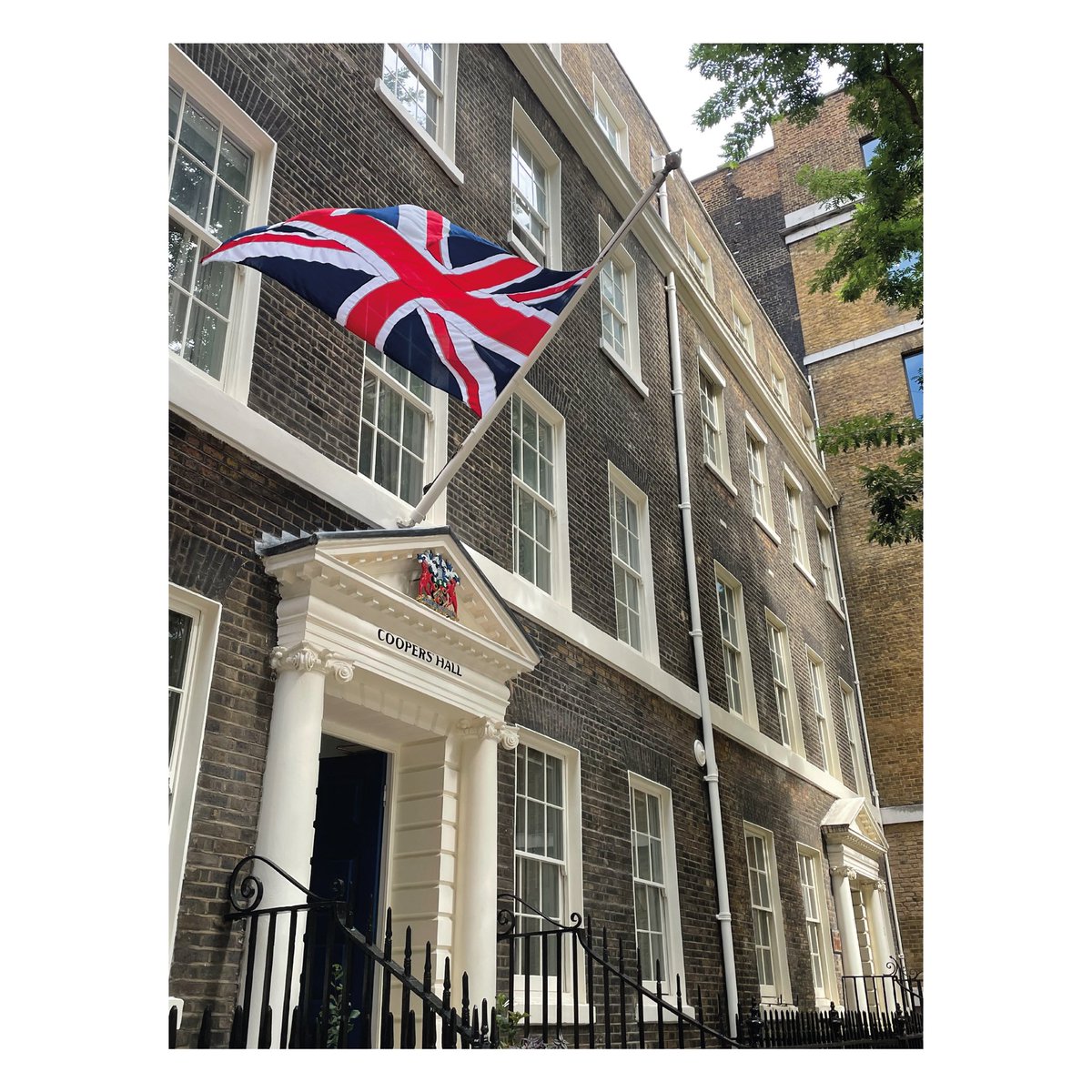 POD_Architects_'s tweet photo. POD Architects are deeply saddened at the passing of Her Majesty Queen Elizabeth II.
 
All of us at POD have today been reflecting upon her reign and sharing fond memories.
 
The Union Jack at POD offices in Devonshire Square has been flown at half-mast. https://t.co/tqyogRI662