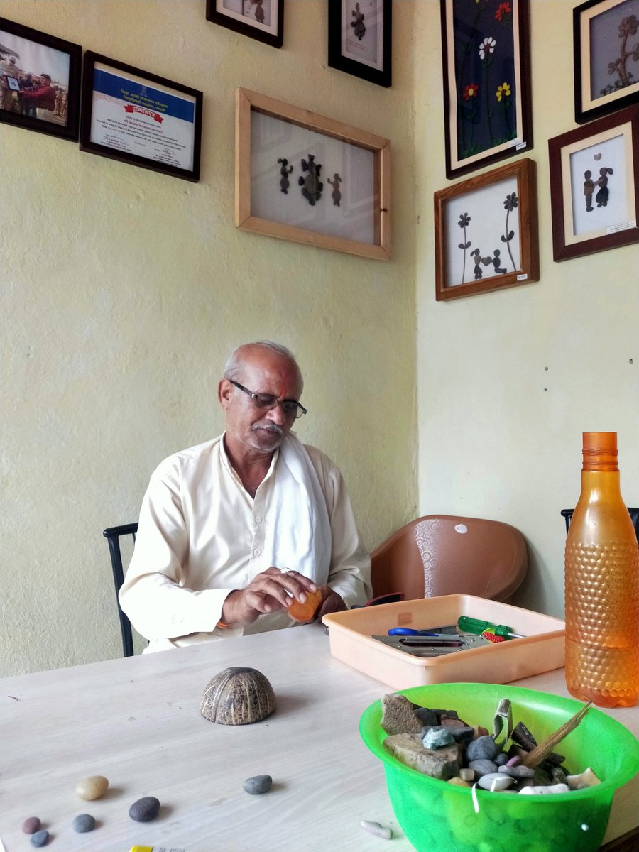 ArtPebbl's tweet photo. Under @ArtPebbl creatively find pebbles, then join them, frame them, and then create a beautiful piece of art.
@IndiaArtHistory @handicraftsdc
@IndianArtizans 
@ArtDelhi 
@JehangirArt 
@Dev_Fadnavis 
#ग्रामिणकौशल्य 
#वझुरहस्तकला 
#pralhad_pawar_wazurkar
#परभणीची_कलाकृती https://t.co/UtqPlbUKaq