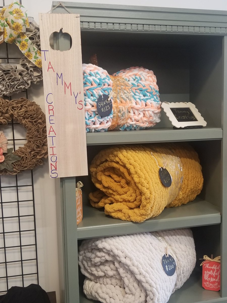 aka_SmoothRedd's tweet photo. Hey my wife Tammy just placed her quilt creations inside Handmade Heaven located in Bel Air Plaza on 120th West Center Rd. Special Quilt orders welcomed . #TammysCreations #HandmadeHeaven Gifts and Decor. https://t.co/8rpW5YveSO