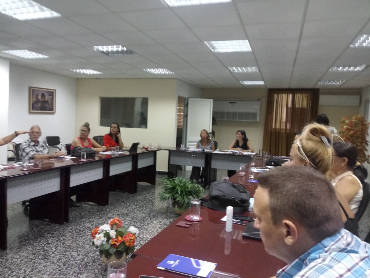 Azumat_Azcuba's tweet photo. Participa #Azumat_Azcuba en la reunión de comunicadores de las empresas nacionales del @GAzcuba. Como invitado, estuvo parte del consejo editorial de la revista Cartelera de Ediciones Cubanas de Artex, interesados en alianzas para la promoción del sector #azucarero. https://t.co/OhR5KlfPjh