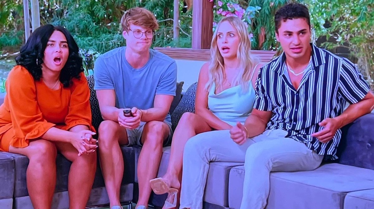 IndyKaz's tweet photo. What did you think of last nights @CBSBigBrother episode? We are still in shock, so is #bbindy 😱
E aí, o que acharam do episódio de ontem do #bb24 ainda estamos em choque aqui, assim como a Indy! 😱 #teamindy https://t.co/tJ7yj9oIdB