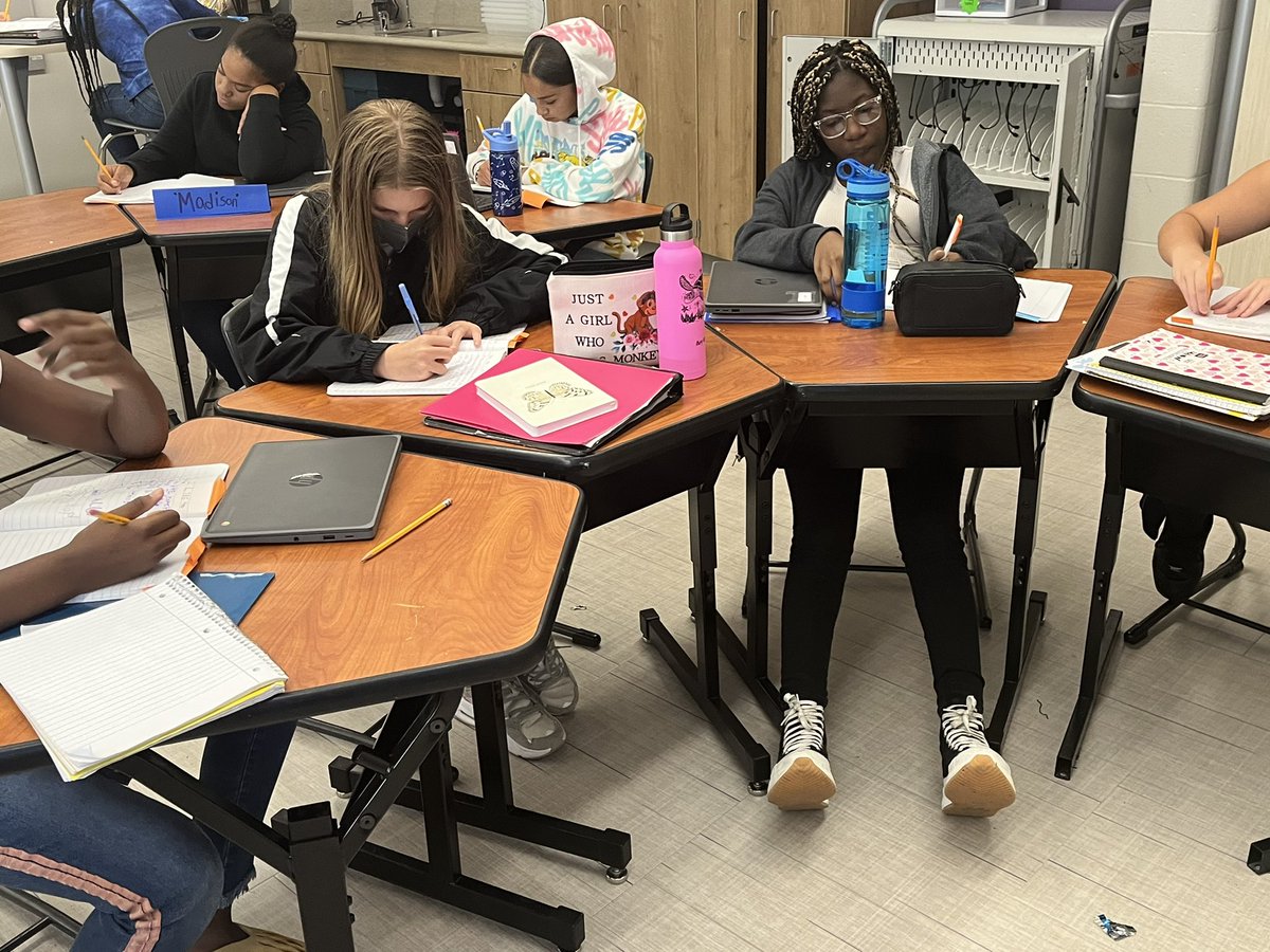 SDelormELA's tweet photo. Free Write Friday! @CrecArtsMiddle1 https://t.co/980nRR2VUA