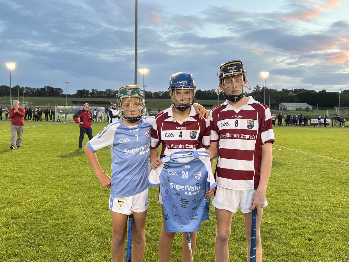 Roanmore GAA & Camogie Club (@roanmoreclg) on Twitter photo Before last nights Hurling Championship Semi Final in SETU Arena our U13 players presented Clan Na Gael with a signed jersey in memory of Jack De Bromhead
Ar dheis dé go raibh a anam
<a href="/ButlerstownGAA/">Butlerstown GAA</a> <a href="/gaadunhill/">dunhillgaa</a> <a href="/FenorGAA/">FENOR GAA CLUB</a> Before last nights Hurling Championship Semi Final in SETU Arena our U13 players presented Clan Na Gael with a signed jersey in memory of Jack De Bromhead
Ar dheis dé go raibh a anam
<a href="/ButlerstownGAA/">Butlerstown GAA</a> <a href="/gaadunhill/">dunhillgaa</a> <a href="/FenorGAA/">FENOR GAA CLUB</a>