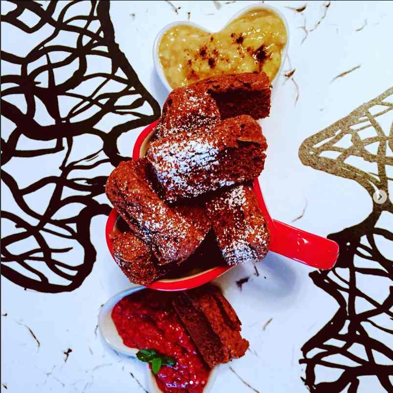 cofooders's tweet photo. #Recette via âŠ@et_traditionâ© Fondants aux chocolats purĂ©es banane et framboise sans gluten et sans lactose đhttps://t.co/Yf0kSb2OHG #fondant #chocolat #patisserie #desserts #framboise #banane #sansgluten #sanslactose #gourmandise #bon https://t.co/LCOMOj8jbw