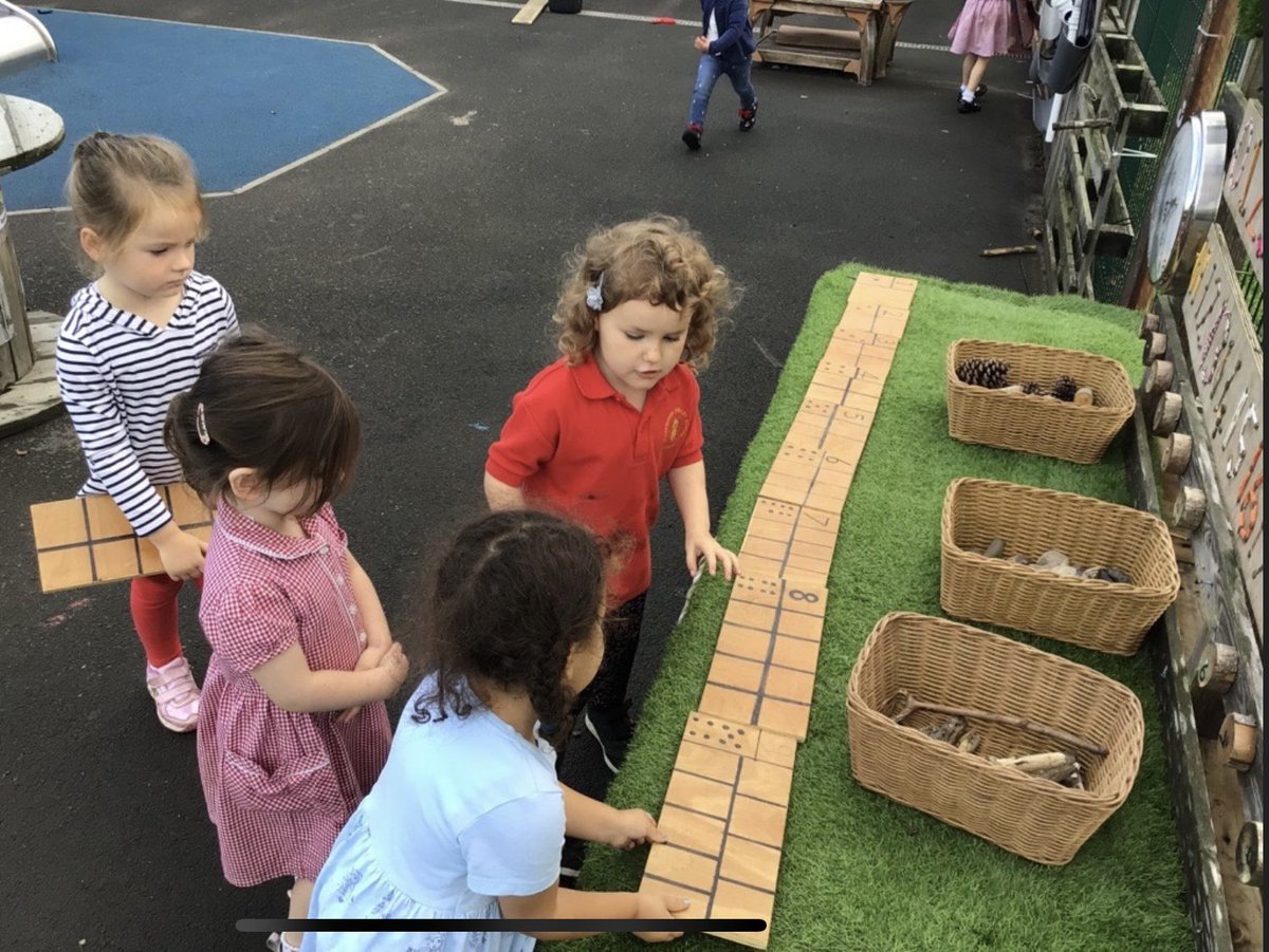 WinchburghN's tweet photo. Teamwork in the outdoor maths area #numberordering @WinchburghPS https://t.co/r8RQ0BcGYB