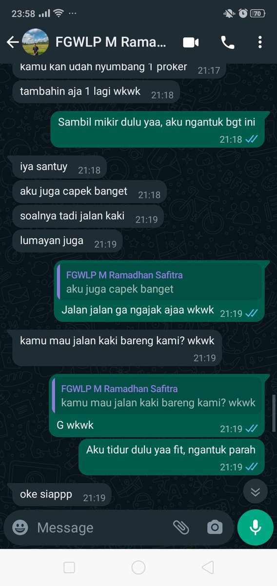 queenduyza's tweet photo. Fitra adalah adik kici paling rusuh di FGWLP. Paling kecil, paling rusuh, paling tengil. Ga ada satu malem pun ga diganggu sama fitra kayanya :'), mentang2 ketua dan sekretaris :(. padahal malem kan waktunya aku bucin sama pacarku fit wkwk https://t.co/EnOI27RgIi