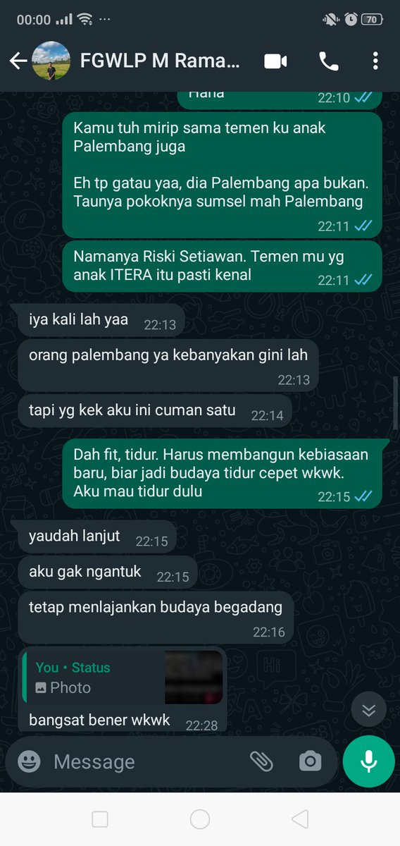 queenduyza's tweet photo. Fitra adalah adik kici paling rusuh di FGWLP. Paling kecil, paling rusuh, paling tengil. Ga ada satu malem pun ga diganggu sama fitra kayanya :'), mentang2 ketua dan sekretaris :(. padahal malem kan waktunya aku bucin sama pacarku fit wkwk https://t.co/EnOI27RgIi