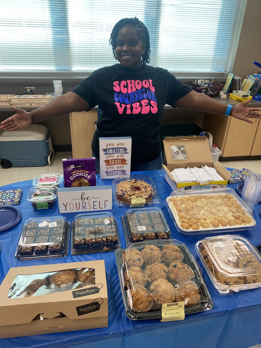 MDM1426's tweet photo. Because @Carver_Tigers staff MATTER! We love you! ❤️❤️#Youmatterweek #thegisdeffect @gisdnews https://t.co/TzcHakF6YV