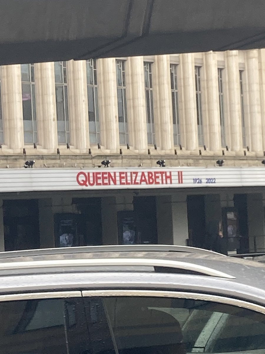 bethlamont's tweet image. Do you have to have seen Queen Elizabeth I to follow it?