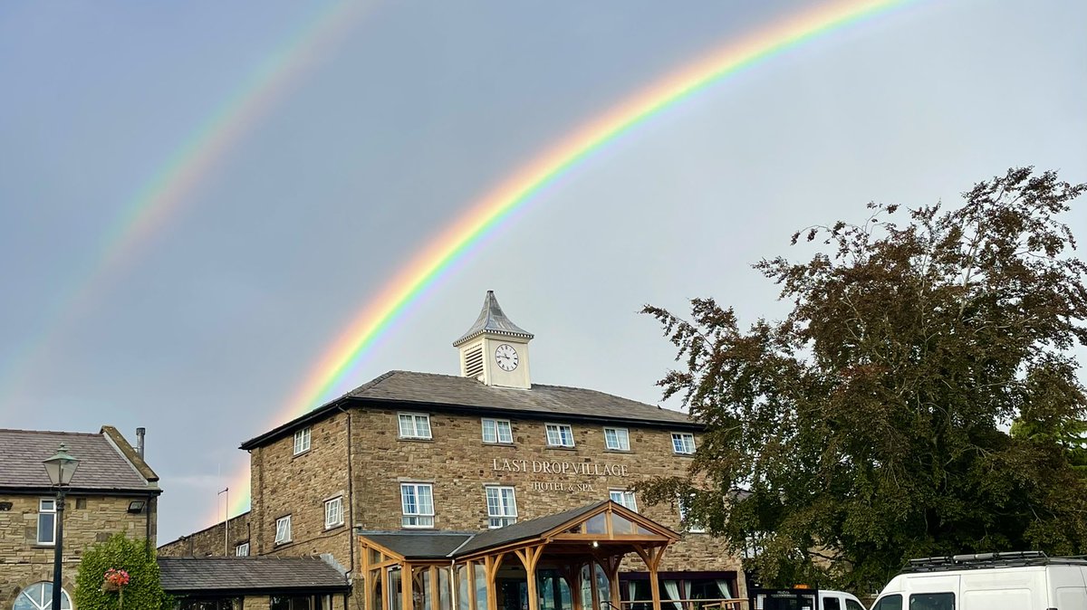 WindowCleanManc's tweet image. Tonight’s rainbow over @lastdropvillage #Bolton @BoltonReTweet 🌈@WindowCleanManc