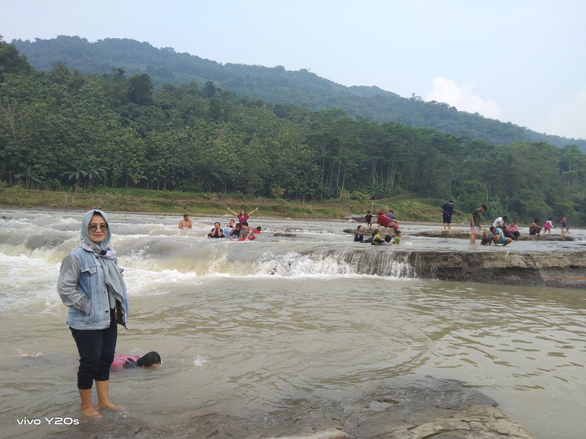 Berteman kok pilih2,,,yaudah lah sendri juga berani belajar mental baja dah gak mau cengeng lagi