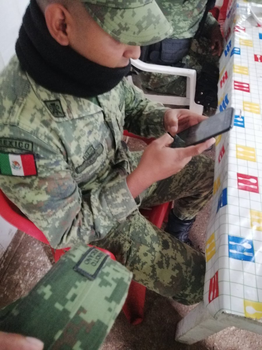 MILITARhot_'s tweet photo. Soldado guapo dela GN https://t.co/XbKt8iD8XA