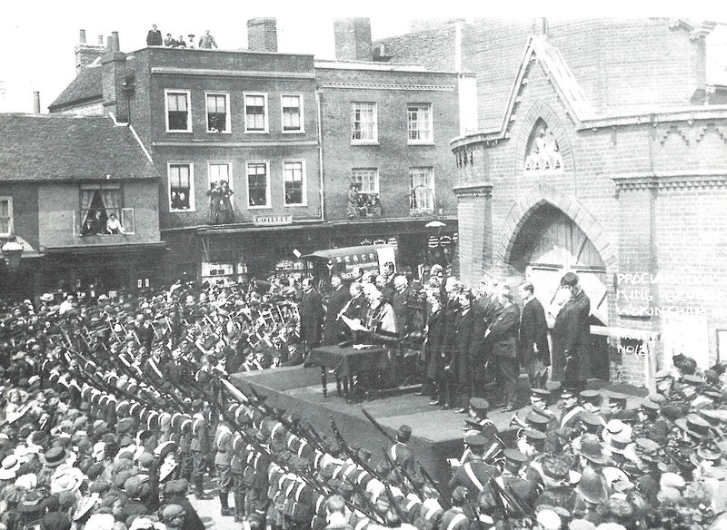 Local announcement of the new King – Sunday 11 September👑

We welcome everyone to join us Wokingham Borough’s Proclamation Ceremony takes place at 2pm, outside Wokingham Town Hall

This is for the official local announcement of the start of King Charles III reign