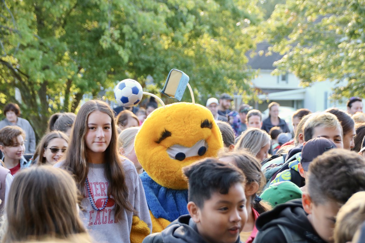 L’aventure reprend pour la grande famille de l’école Abbey-Landry ! Aujourd’hui, on a lancé l’année en grand. Après trois jours d’entrée progressive, on avait hâte de se retrouver finalement tous ensemble !
Merci à tous pour votre collaboration et bonne rentrée à tous !