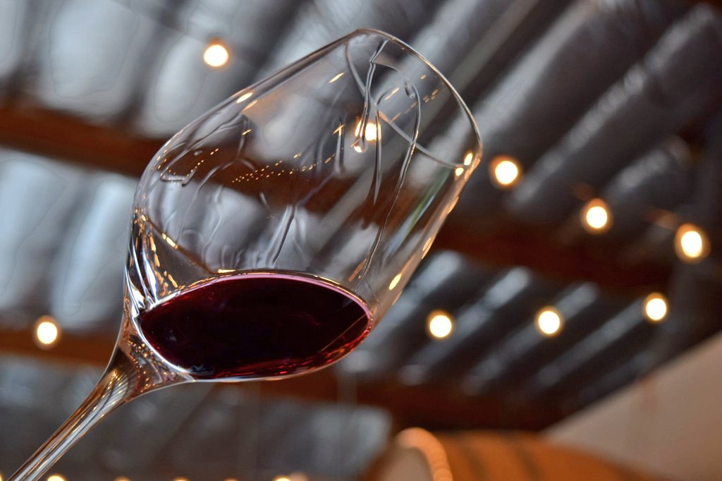 Alright Twitter, this one's a doozy.
10 things NOT to do at a wine tasting

1. Pour your own #wine…
  – were you born in a barn?

2. Dance on the table…
  – it is frowned upon. 👇