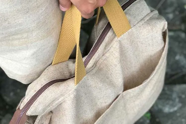 STYLEAMERICAmag's tweet photo. Crean innovador #material tejido con cascaras de plátano para uso en la industria de la #moda y agregar valor al residuo agrícola de la #industria bananera, te contamos de que se trata en: https://t.co/5XTMexvdBg #StyleMateriales https://t.co/qLE6YGO5st