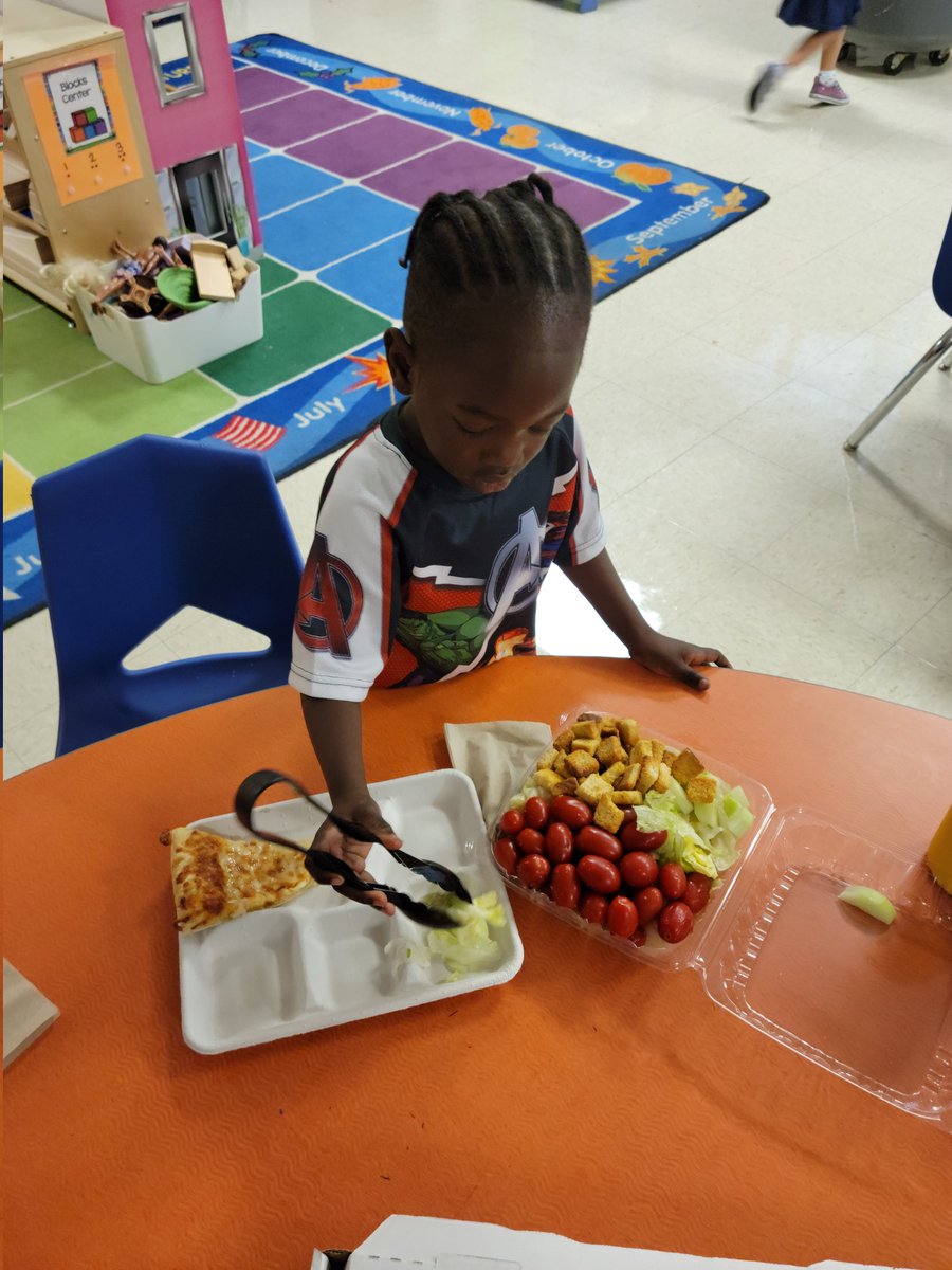 ChristineOTES's tweet photo. Pre-k 4 enjoying our Homestyle dining at lunch today. @tiffanysorto0 @VonaKristin @jimstefank @MsKWeldon https://t.co/hoZuoYTVCG
