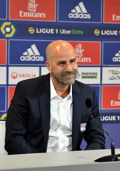 txny_ol's tweet photo. Qui était le meilleur à l'OL ? 

- Fav ❤️ : Bosz
- RT 🔄 : Genesio https://t.co/lwkETztoIq