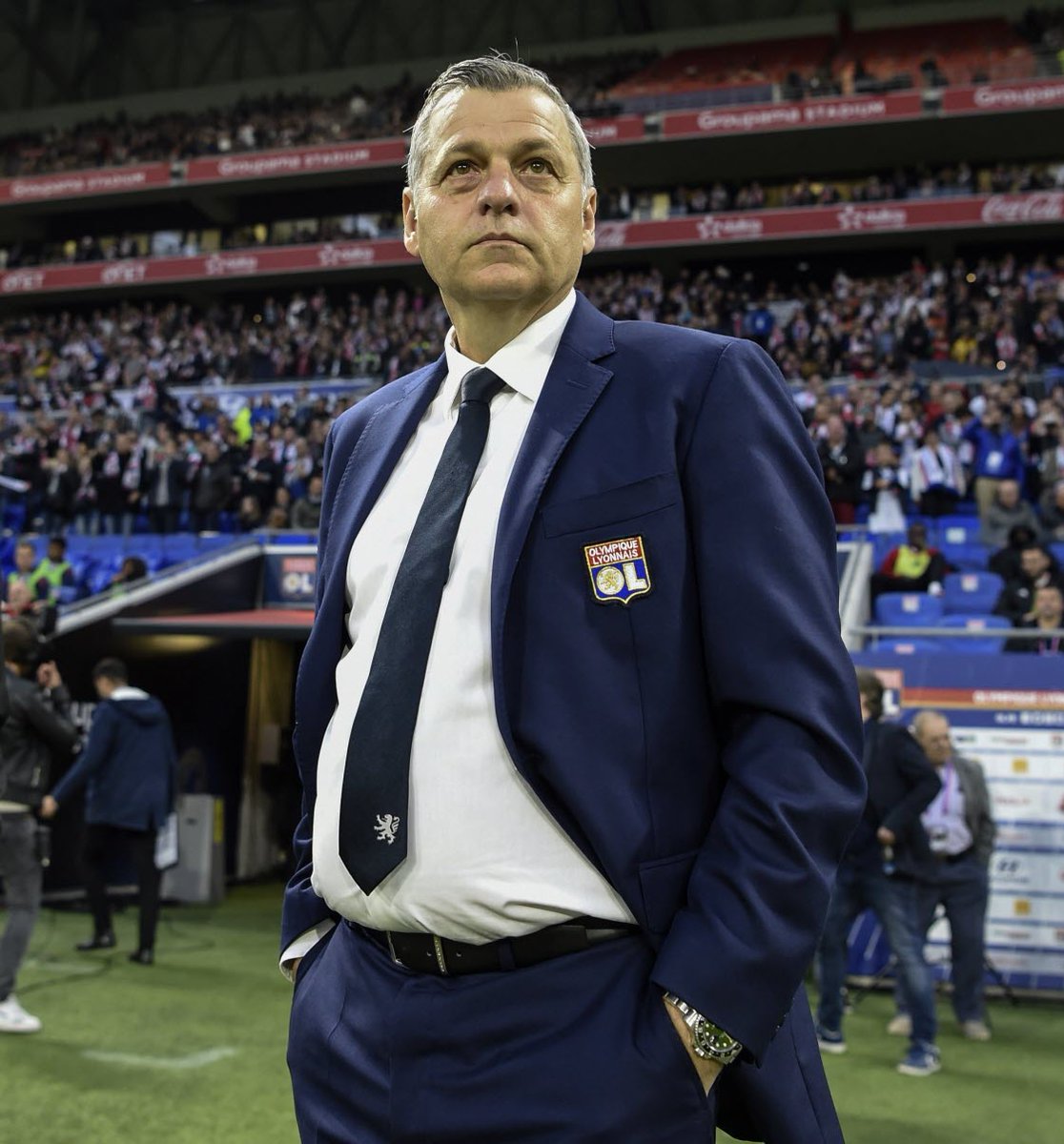txny_ol's tweet photo. Qui était le meilleur à l'OL ? 

- Fav ❤️ : Bosz
- RT 🔄 : Genesio https://t.co/lwkETztoIq