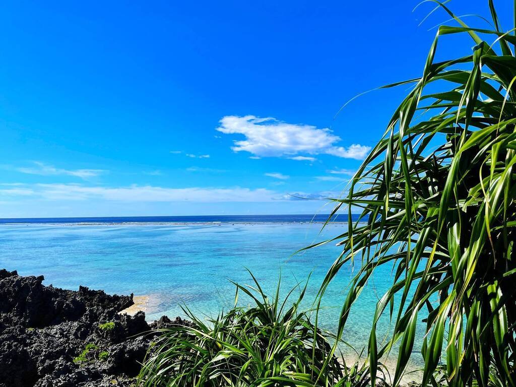 46n_yoron's tweet photo. 台風前に青空を。
#46n #yoron #island #ocean #sky #離島 #ヨロン #与論島 https://t.co/cl9rsi8IcM