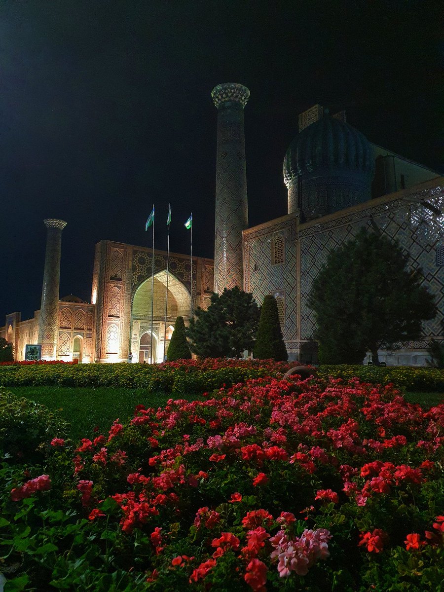 presidentbekzo's tweet photo. 📍Кечки Регистан майданы, Самарканд, Өзбекстан 🇺🇿
Мындай кооз архитектураны көптөн бери көрө элекмин. Жаткан отелибиз ушул жерге жаман жакын. 1-2 минутада басып жетесиң.
📸At Registan square, #Samarkand #Uzbekistan #amirtimur #регистон https://t.co/Zo446FuOw5
