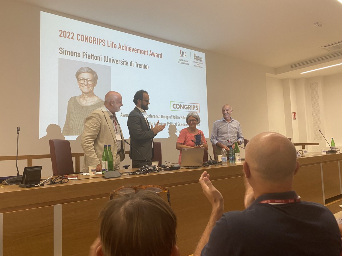 Super congratulations to Prof Simona Piattoni for being awarded the ⁦<a href="/Congrips_APSA/">CONGRIPS</a>⁩ Life Achievement Award! Absolutely deserved! And thanks to ⁦#CONGRIPS Chair ⁦<a href="/ProfMartinJBull/">Martin Bull</a>⁩ for his work and amazing speech! ⁦<a href="/Ej_Europe/">Erik Jones</a>⁩