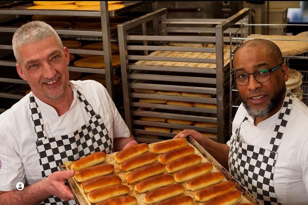 #handgemaakt #ambachtelijk #waalwijk #PartyVlaai #worstenbroodjes  #banketbakkerij #bakkerij