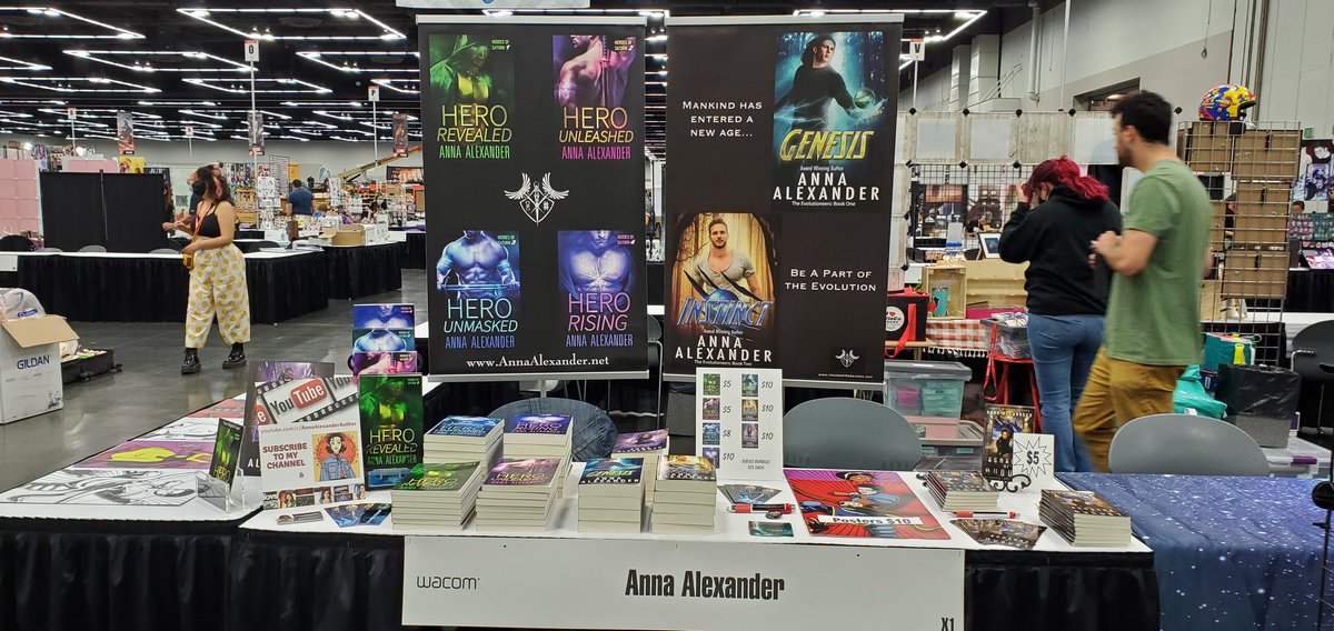AnnaWriter's tweet image. I'm up and loaded! Time to find coffee. 

#rosecitycomiccon