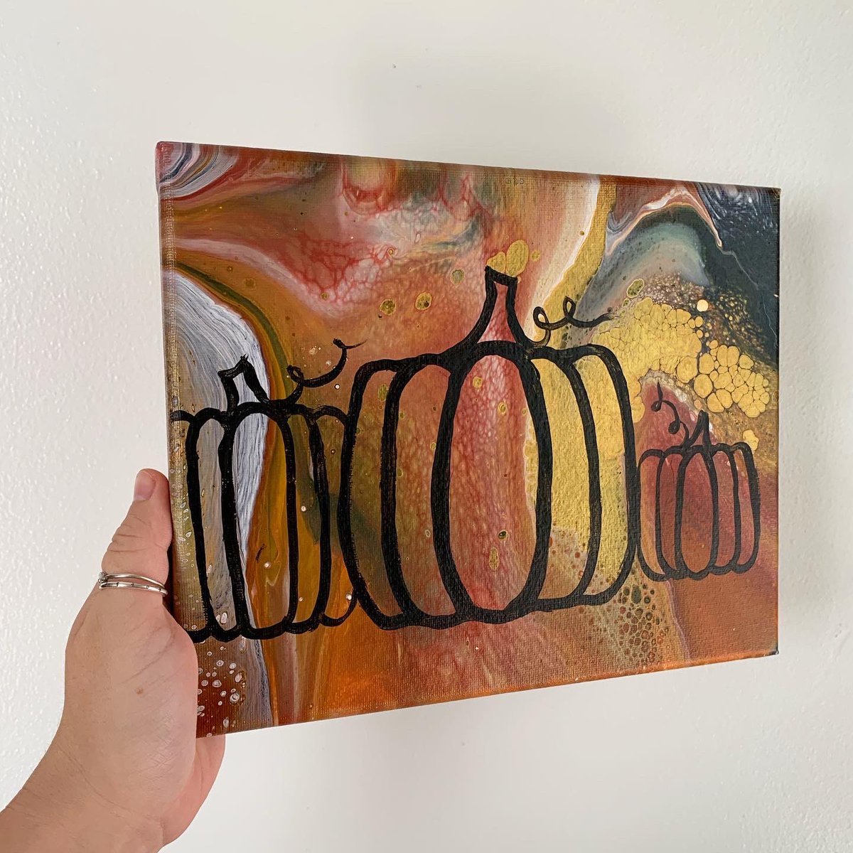 juliahope444's tweet photo. FALL / HALLOWEEN COLLECTION IS NOW LIVE! 

Pls RT for support 🎃🖤👻

$50
$27
$17
$20

FREE SHIPPING https://t.co/x7n69eGVKF