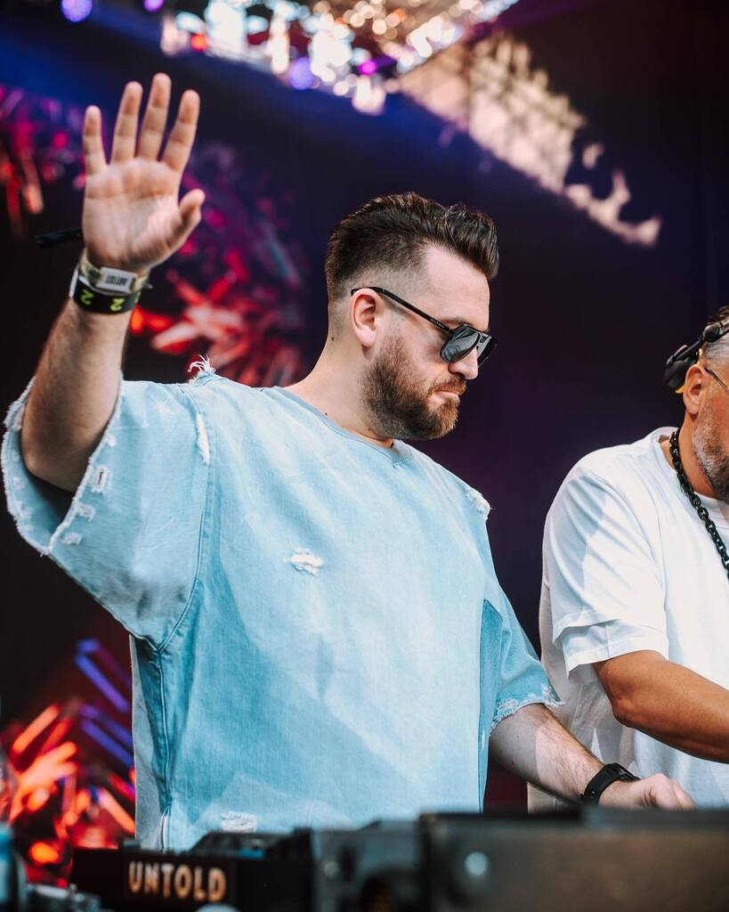 Thank you <a href="/untoldfestival/">UNTOLD Festival</a> for this amazing vibe! 🙌🏻
<a href="/dirty_nano/">Dirty-nano</a> on tour 🎹

📸 <a href="/razvancopcea/">Razvan Copcea</a> instagr.am/p/CiSxYaisg6n/
