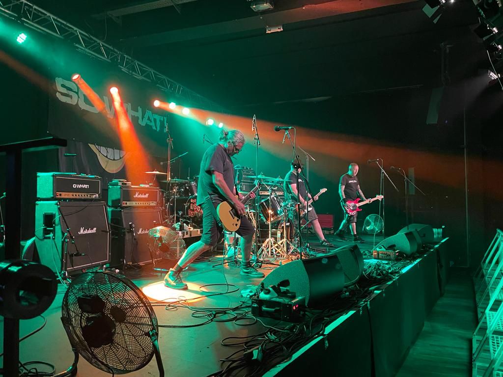 BottroperBier's tweet photo. Grüße erreichen uns aus Hannover von unseren Freunden von So What, die gerade mit den Toy Dolls auf Tour sind. Heute sind sie im Turock in Essen und Bottroper Bier ist immer mit dabei. Brauchen wir nicht alle ein bisschen mehr Punkrock?😉 Bis gleich!
#sowhat #toydolls #turock https://t.co/weNre56M86